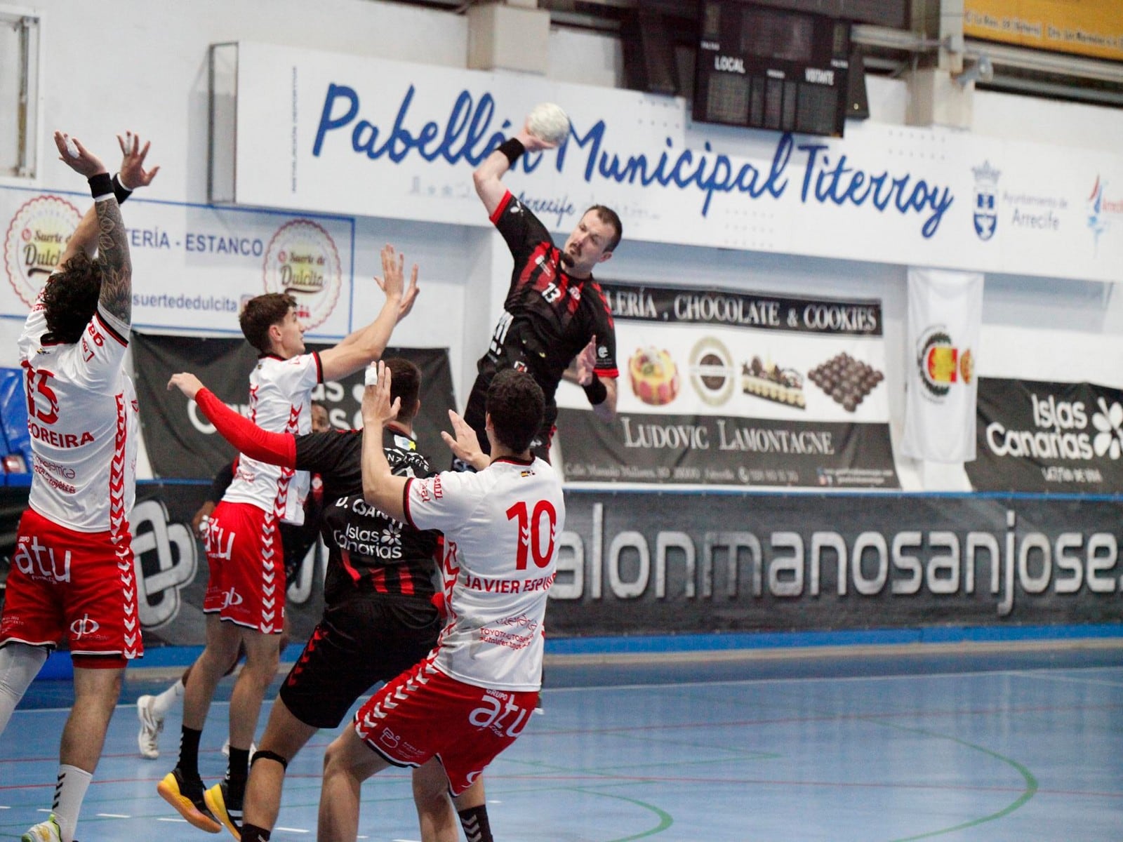 Lanzamiento del Balonmano Lanzarote Ciudad de Arrecife.