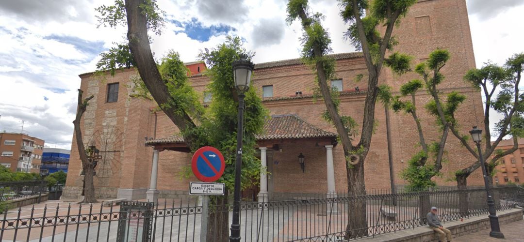 Exterior de la parroquia de San Salvador