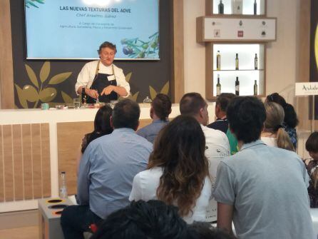 Una de las actividades, showcooking, con AOVEs de Sierra Mágina