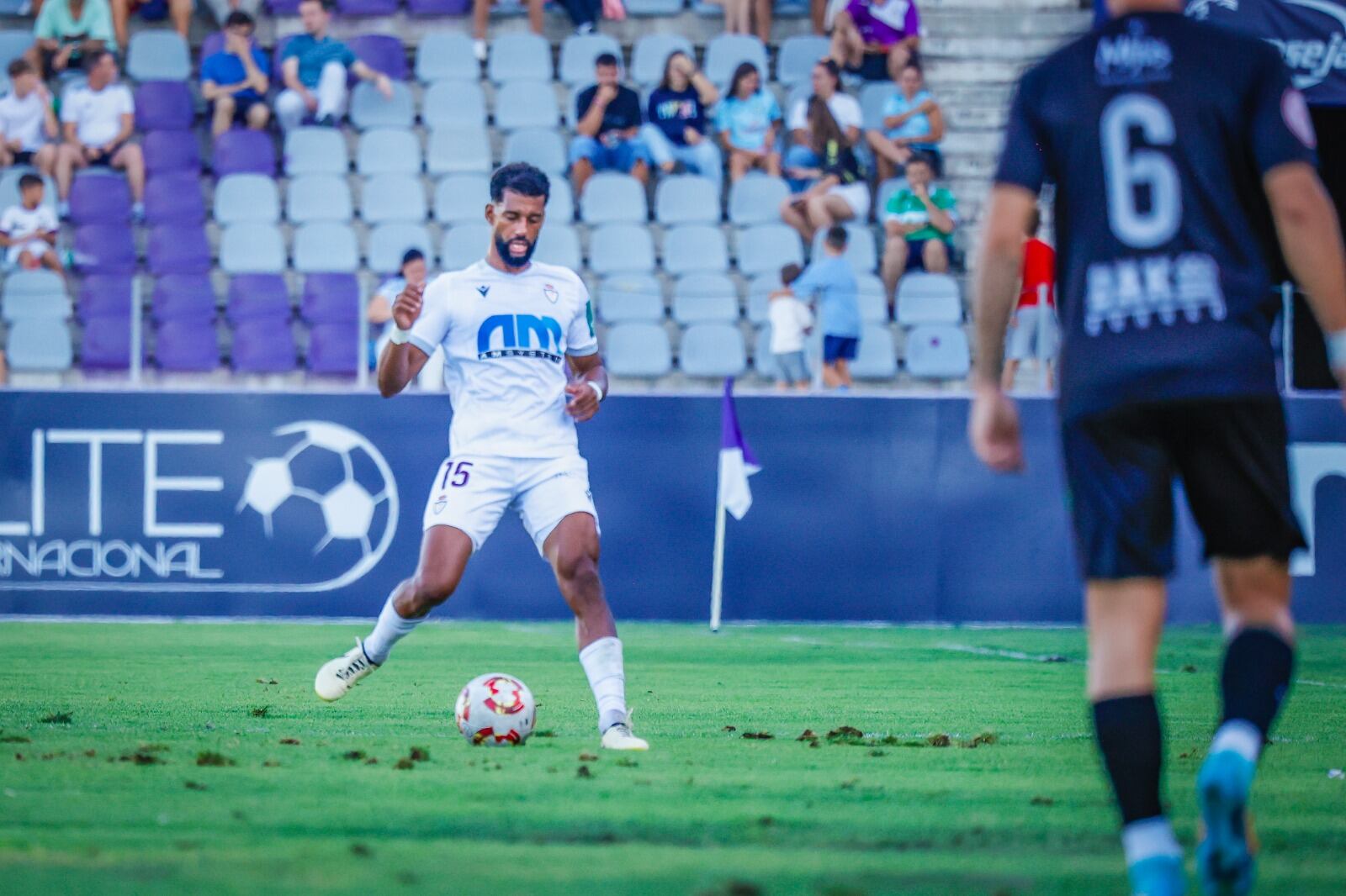 Pablo de Castro, jugador del Real Jaén, en una imagen de archivo en el campo de La Victoria.