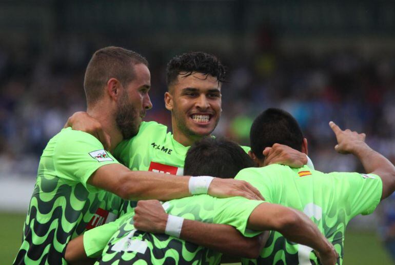 Moha celebra un gol con sus compañeros