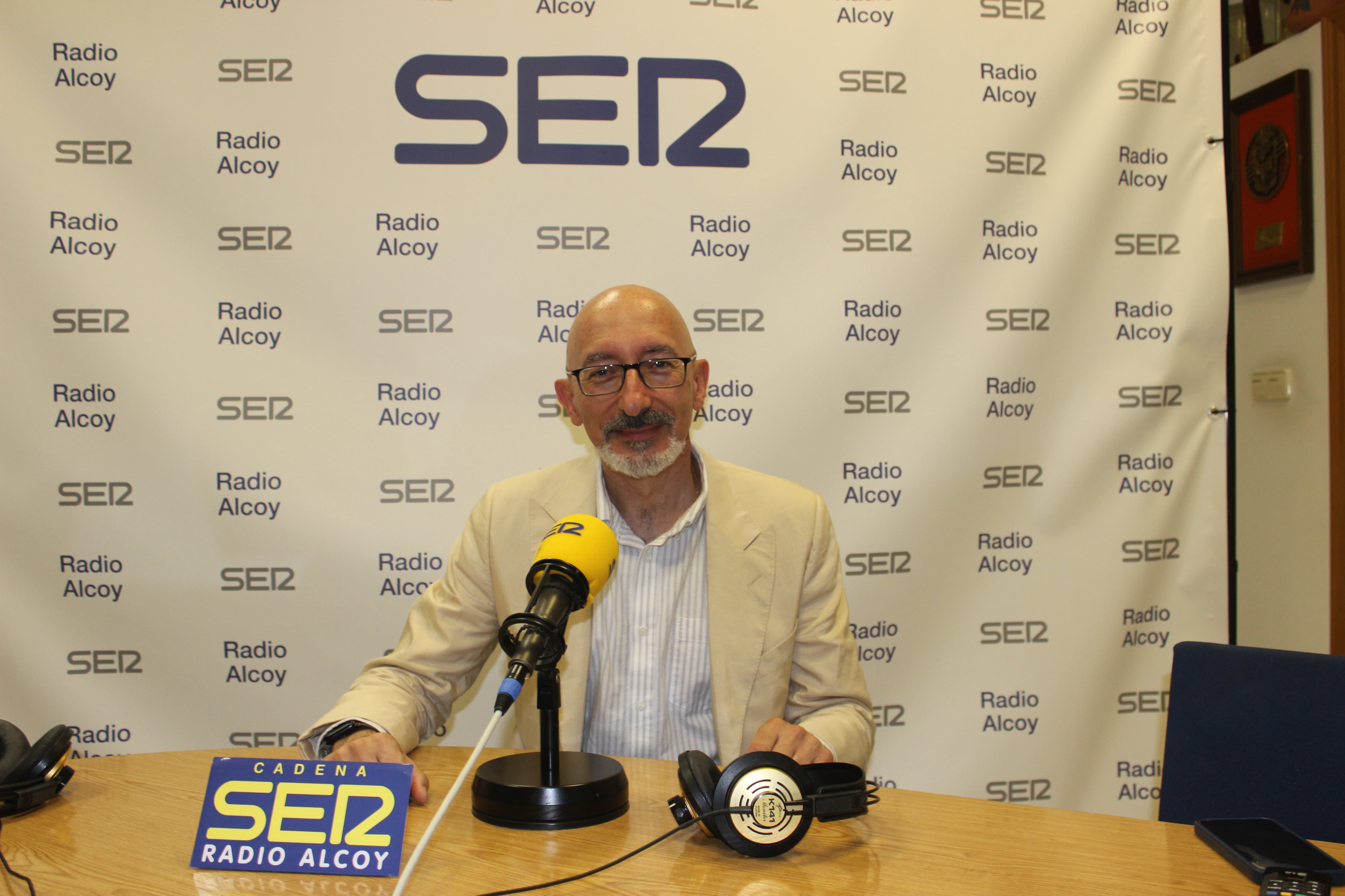 Juan Pérez Miralles, en l&#039;estudi central de Radio Alcoy