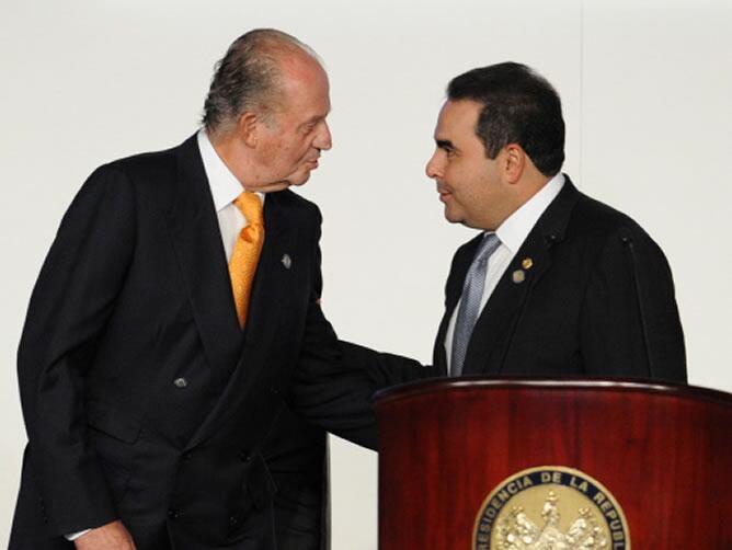 El Rey de España junto al presidente del Salvador Antonio Saca en la inauguración de la XVIII Cumbre Iberoamericana