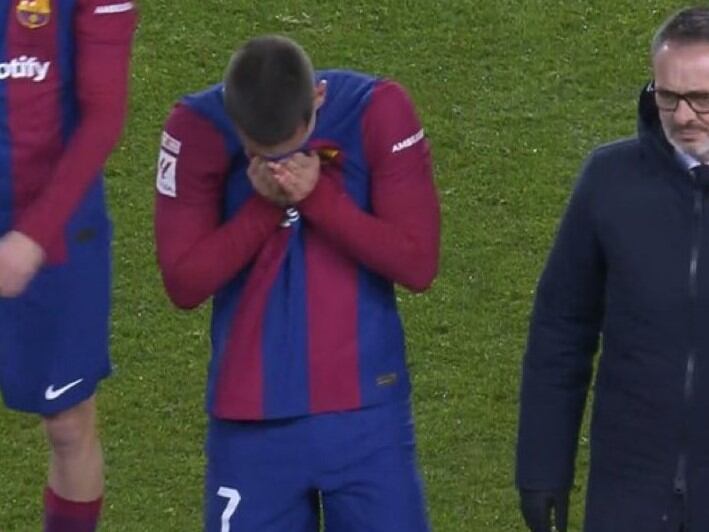 Ferrán Torres se marcha entre lágrimas del campo en el partido ante Osasuna