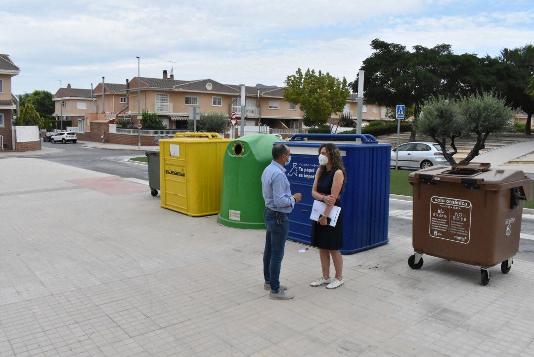 Petrer instala contenedores de todo tipo por la población