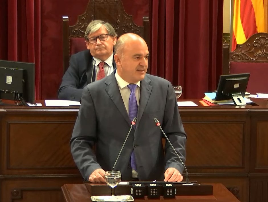 Vicent Marí en su intervención en el debate en el Parlament