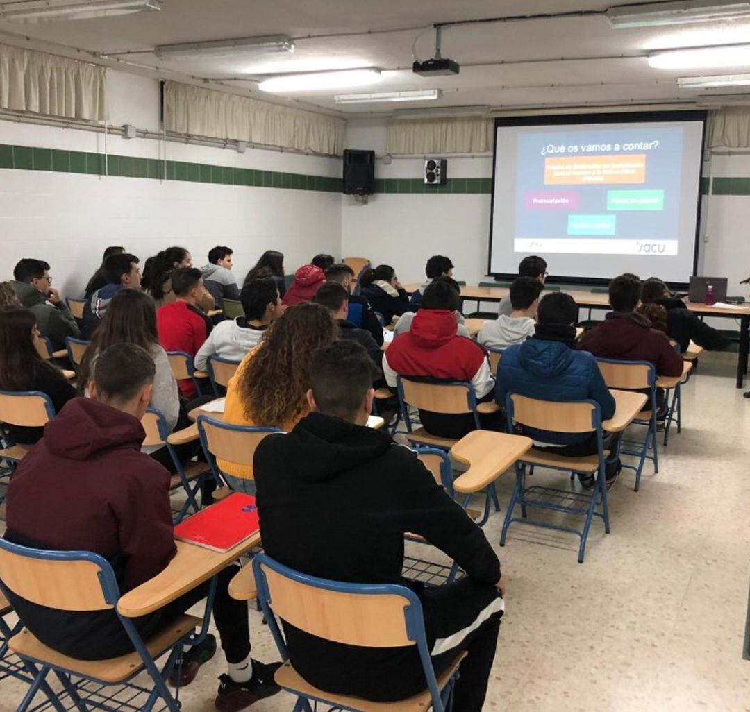 Alumnos en clases del centro 