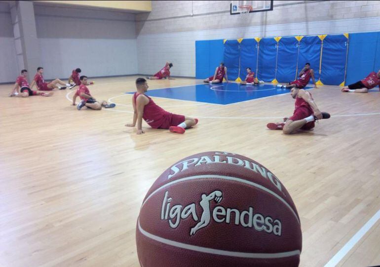 Los jugadores del CAI en la primera sesión de trabajo en el Príncipe Felipe