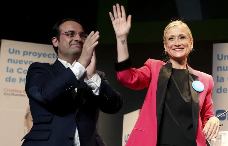 Cristina Cifuentes y Daniel Ortiz, en una imagen de mayo de 2015