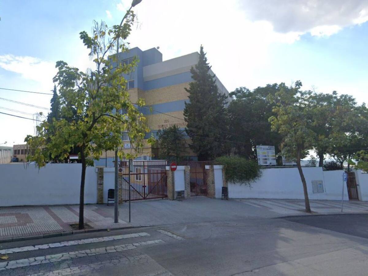 El IES Reyes de España incorpora cursos de especialización, ampliando su oferta