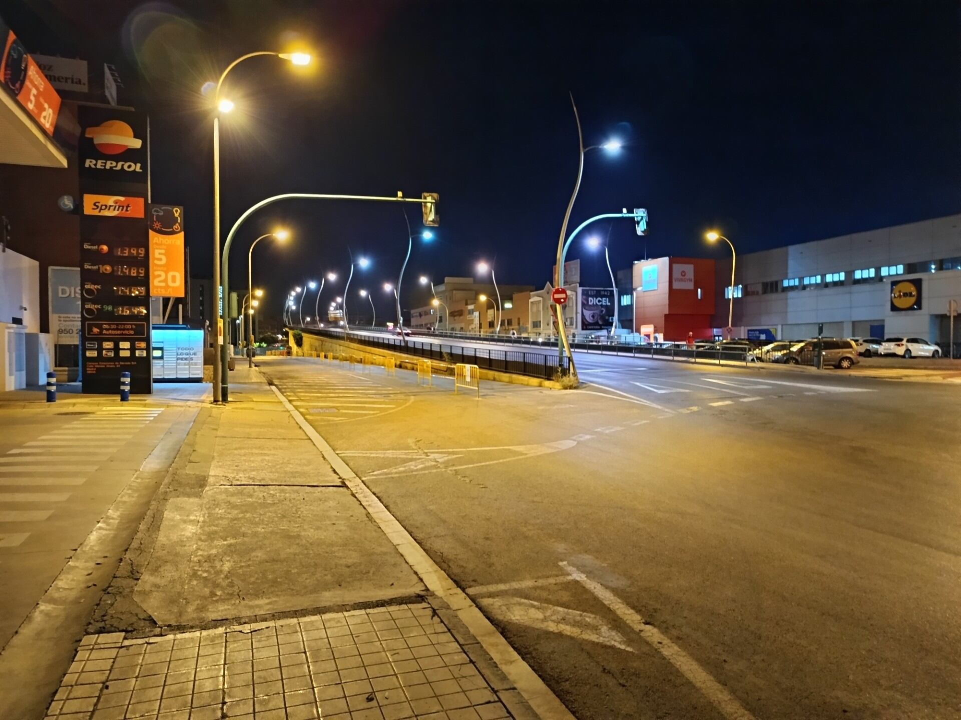 Las madrugadas del puente de la Avenida del Mediterráneo.