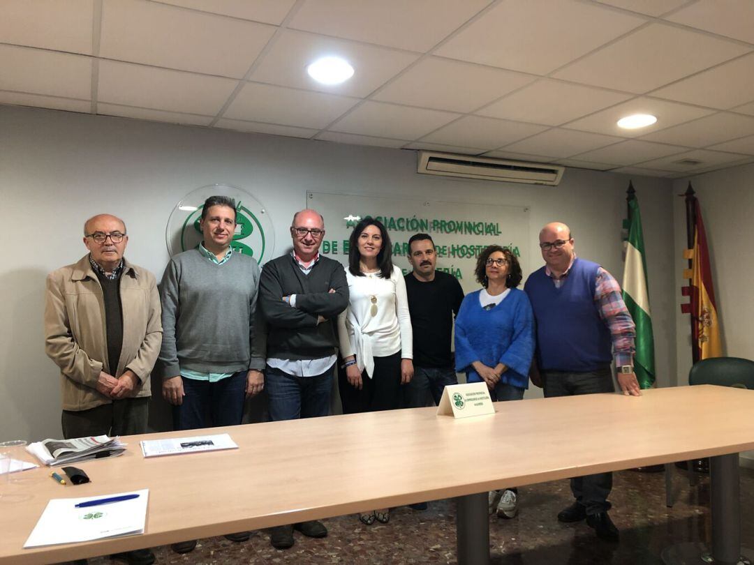 Hosteleros y vecinos del casco histórico proponen un &quot;alcalde de noche&quot; contra el ruido.