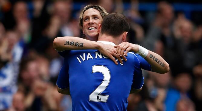 El delantero español Fernando Torres celebra uno de los tantos en la FA Cup