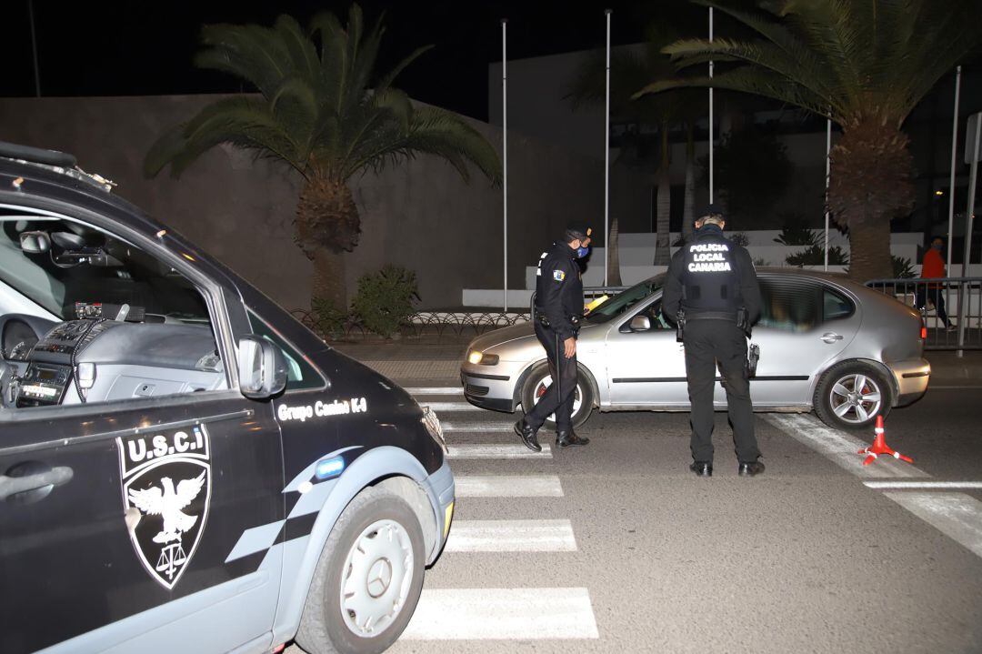 Imagen de archivo de un control de la Unidad de Seguridad Ciudadana (USCI) de la Policía Local de Arrecife.