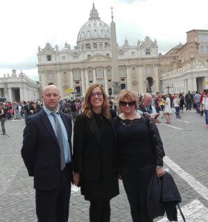 El Vicepresidente de la Diputación, la Presidenta y la Alcaldesa de Cervatos de la Cueza en Ciudad del Vaticano