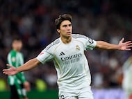 Gonzalo García celebrando su 'hat-trick'