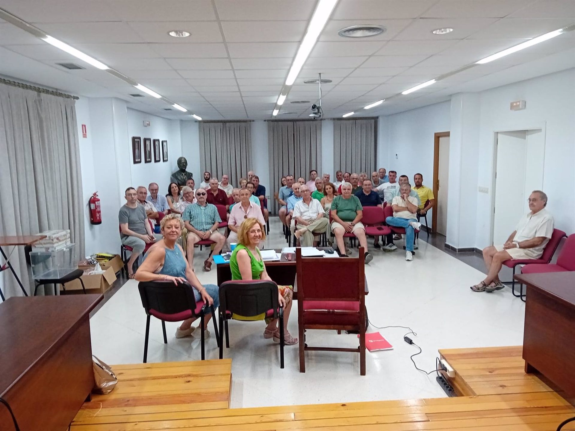 Jaén.- Concentración este sábado en Lopera contra las megaplantas fotovoltaicas y su &quot;amenaza&quot; a la economía local.

El municipio jiennense de Lopera acoge este sábado una concentración contra la instalación de megaplantas fotovoltaicas en &quot;suelo fértil&quot; y el &quot;grave riesgo&quot; que supondría para la economía de la zona, donde la agricultura tiene un peso fundamental.

POLITICA 
AYUNTAMIENTO DE LOPERA
