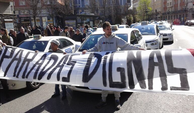 Una de las protestas protagonizadas por los taxistas de Santander.
