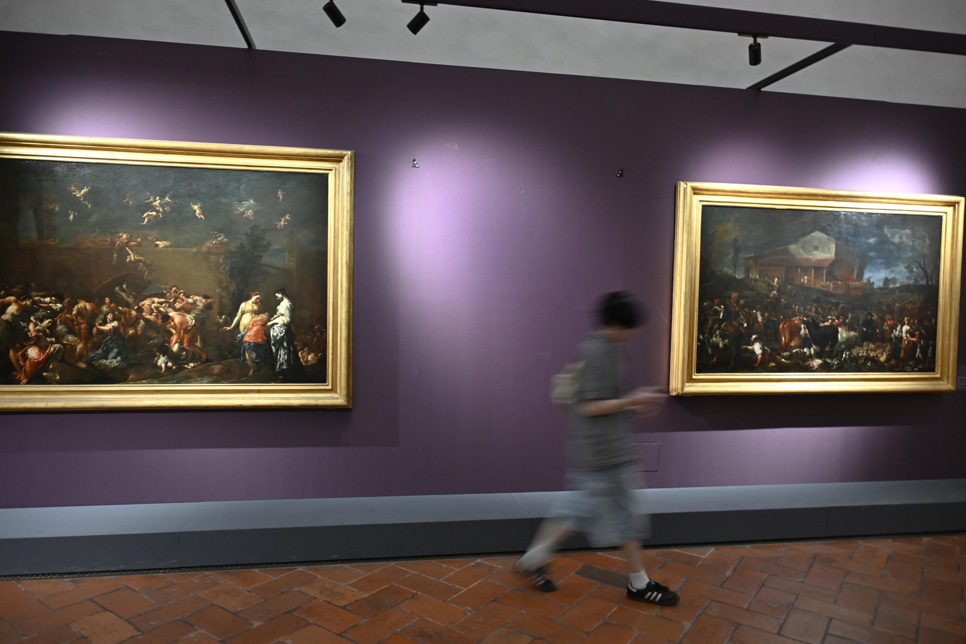 Fotografía del espacio que antes ocupaba el retrato dañado. El cuadro ha sido retirado para su reparación