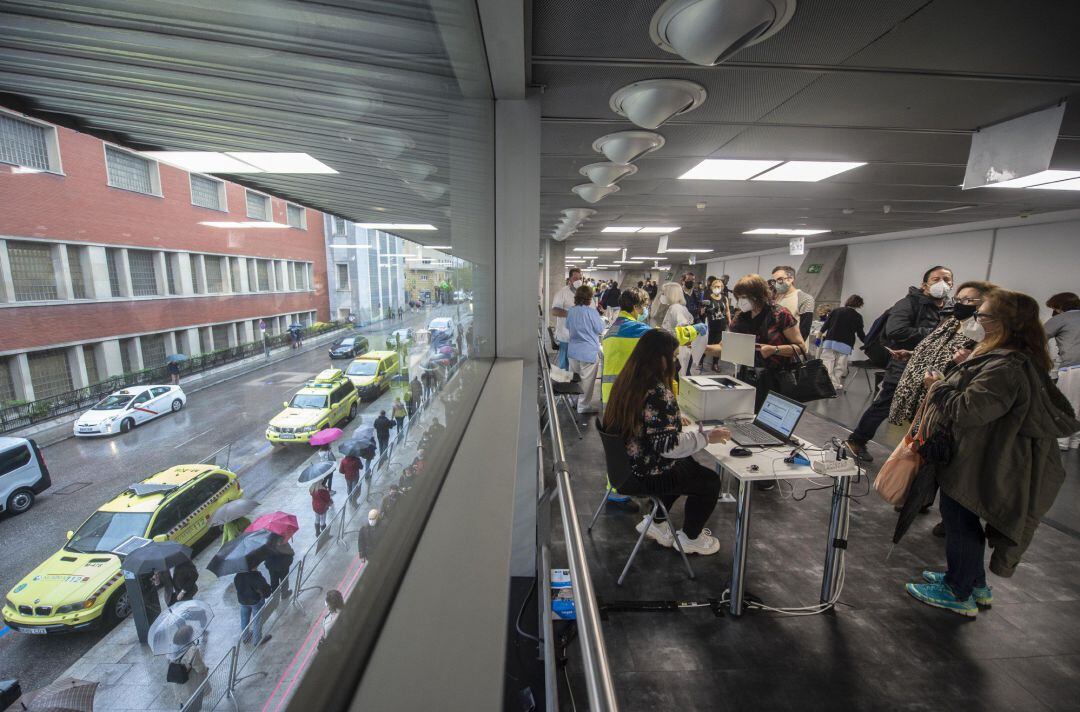 Dispositivo puesto en marcha en el Wizink Center para administrar la primera dosis de la vacuna AstraZeneca contra el COVID-19