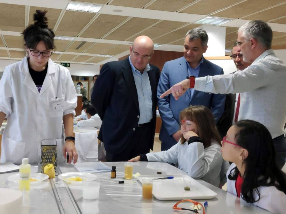 Els tallers de la URV i l'AEQT apropen la ciència a 1.500 alumnes