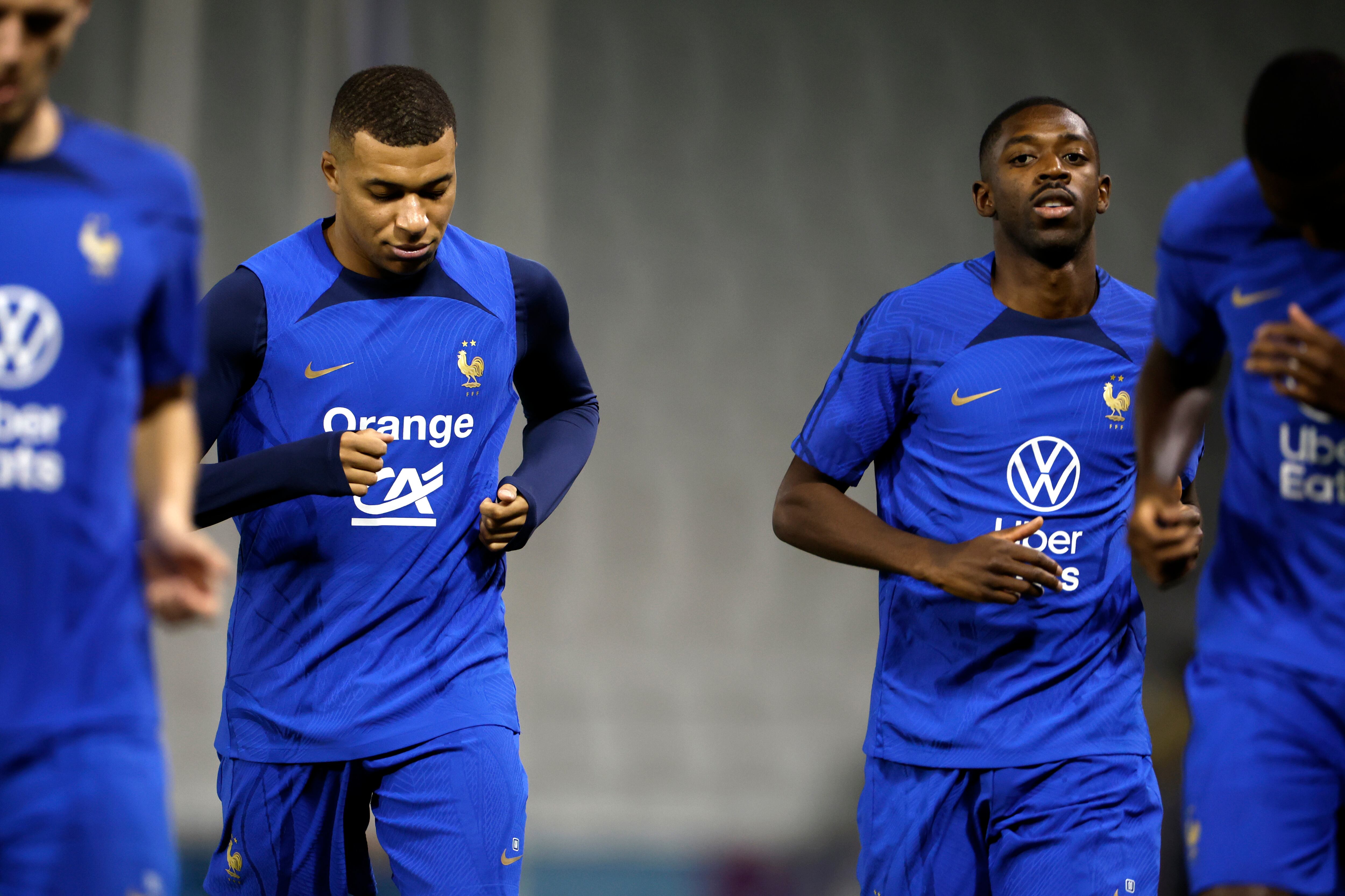 Mbappé y Dembelé participan en un entrenamiento de su conjunto nacional.  EFE/ Alberto Estévez