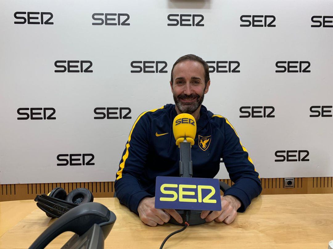 Sito Alonso en los estudios de la Cadena SER en la Región de Murcia