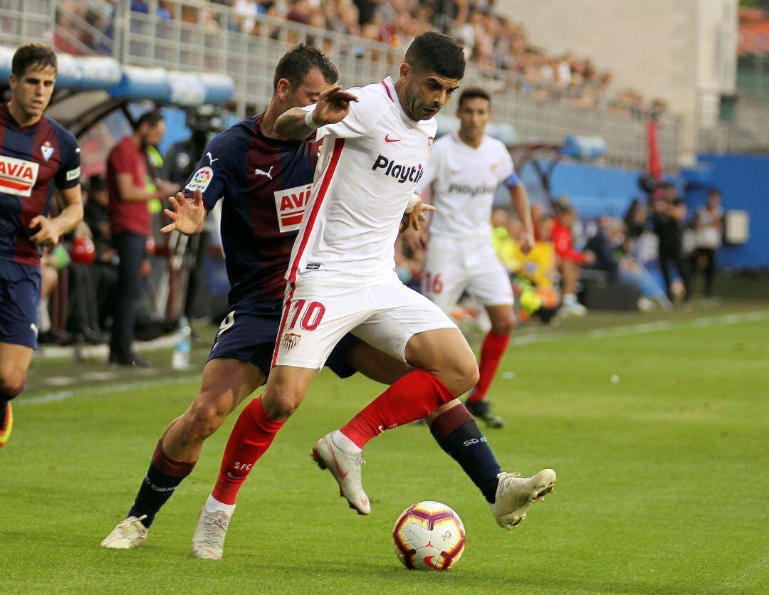 Banega, durante el partido