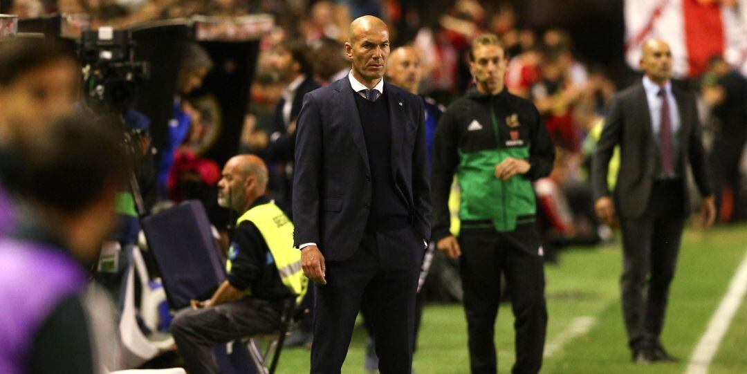 Zidane, inmóvil durante el partido ante el Rayo