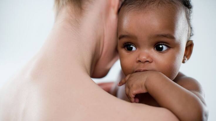 Familia adoptante: "Al llegar al orfanato me bloqueé, pero encajamos en cuanto la cogí en brazos"