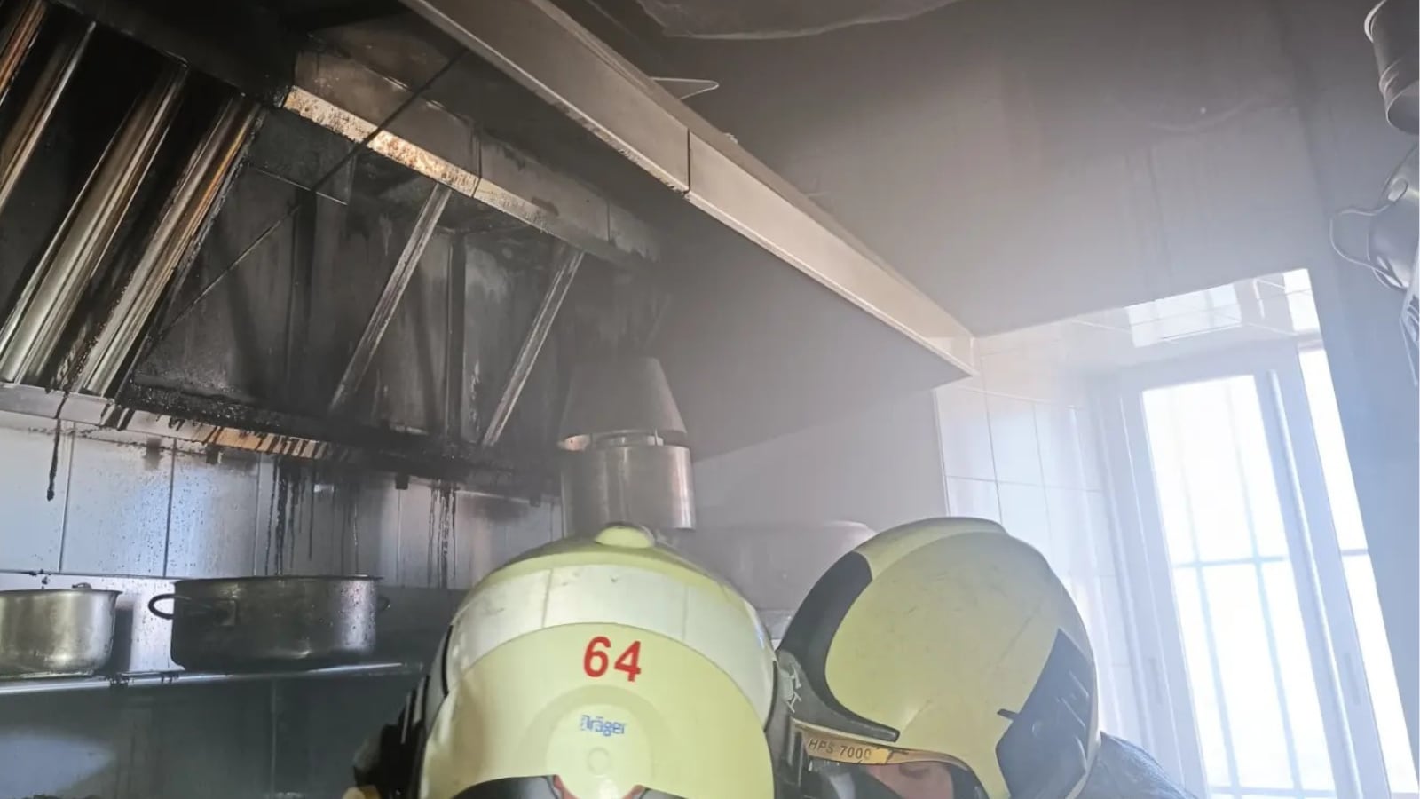 Intervención de los Bomberos en la cocina del restaurante 'La Ermita', ubicado en el Valle de Toledo