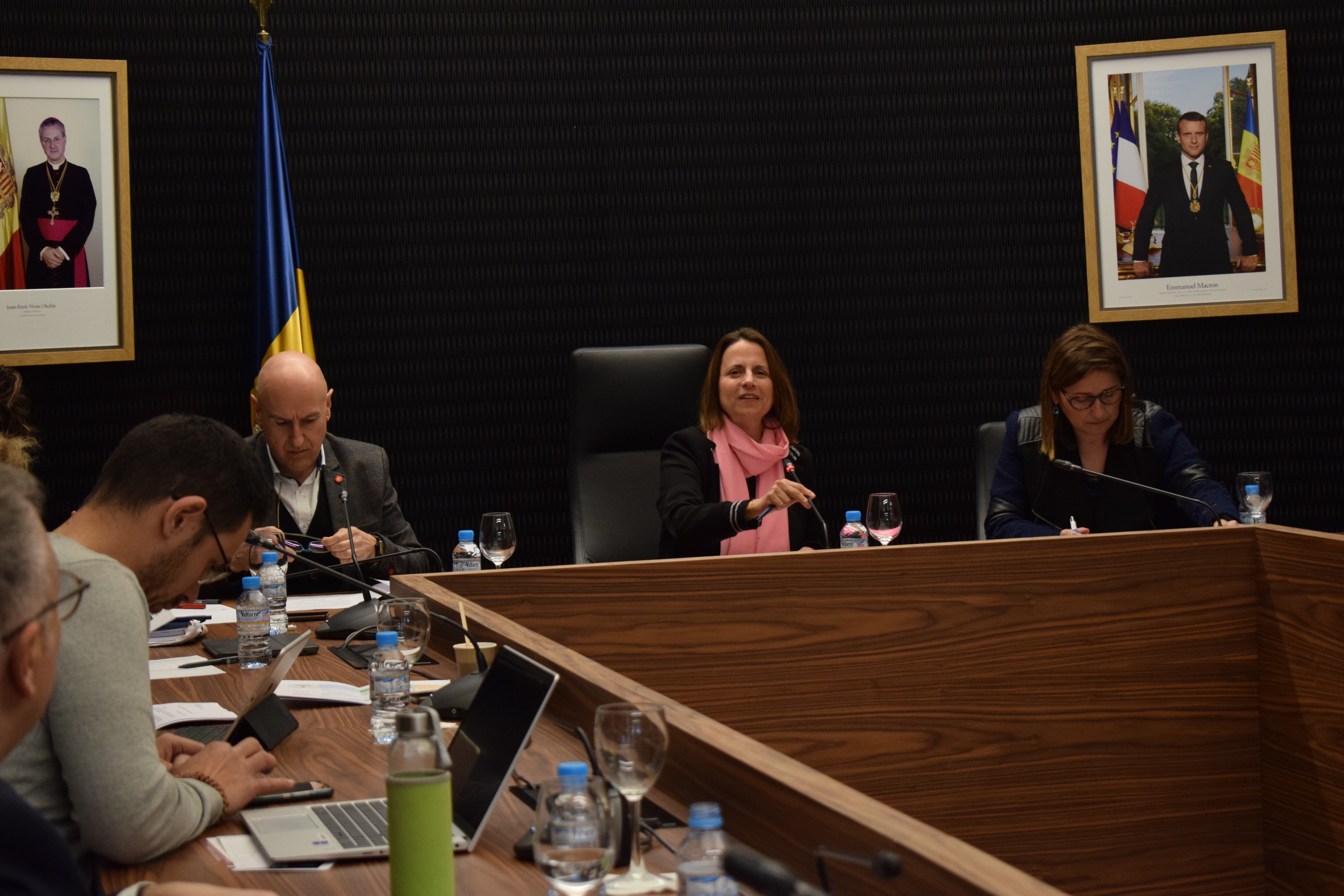 Els cònsols d'Escaldes-Engordany, Joaquim Dolsa i Rosa Gili, durant la sessió de consell de comú.