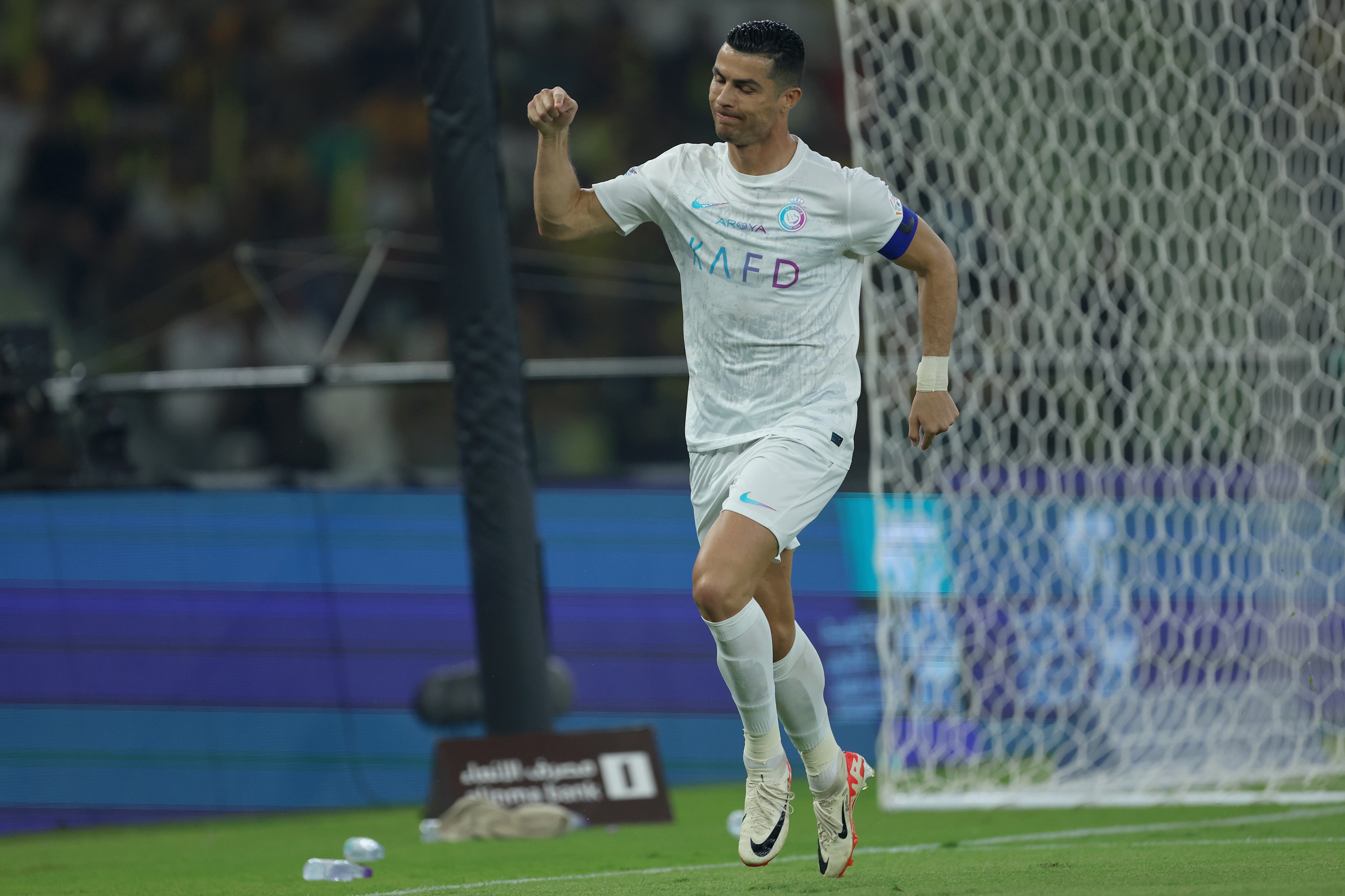 Crstiano Ronaldo celebra su primer tanto en el encuentro entre el Al-Ittihad y el Al-Nassr en la Saudi Pro League. (Photo by Yasser Bakhsh/Getty Images)