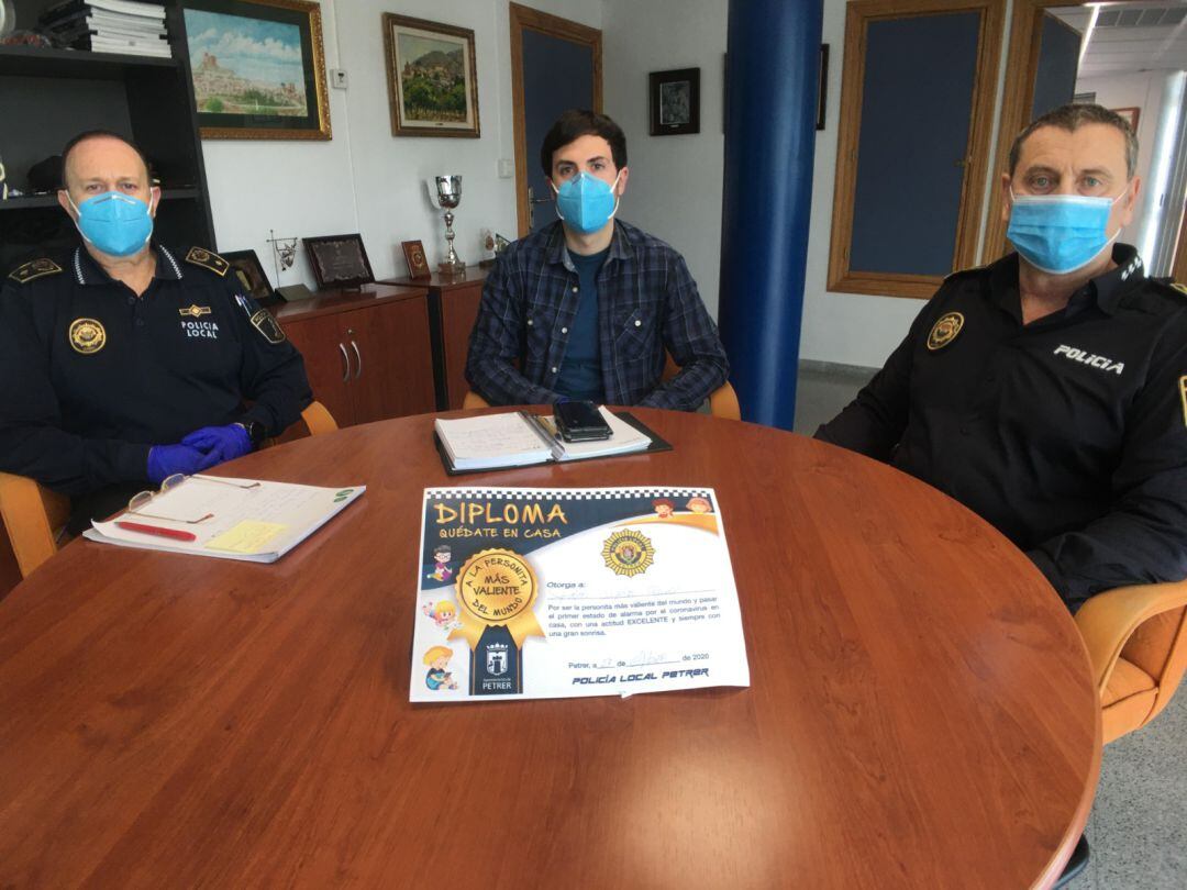 Excelente acogida a la iniciativa de las policias de Elda y Petrer