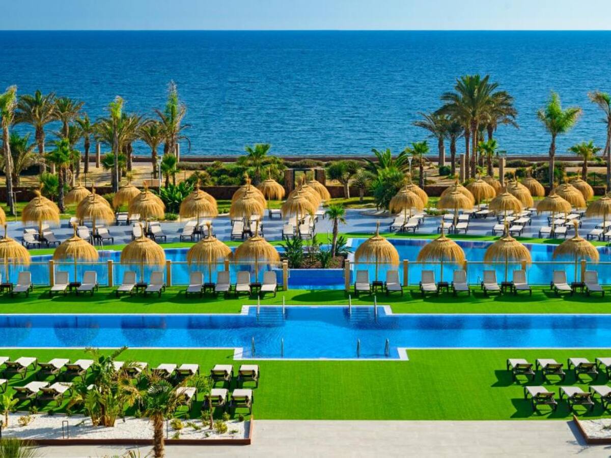 El Real Madrid va al hotel... ¡donde vive Sadiq!