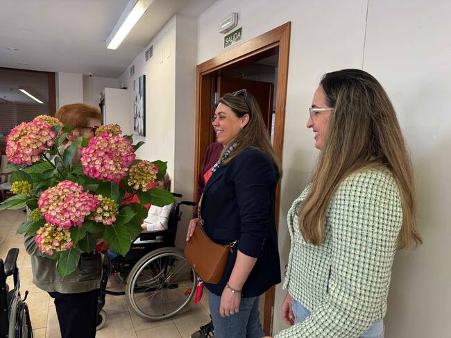 Visita a la residencia de mayores. Foto: Ayto. de Binéfar