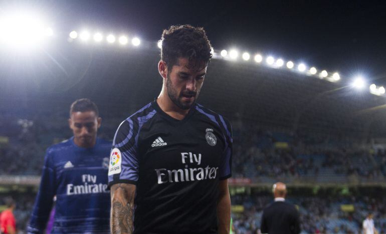 Isco abandona Anoeta en el primer partido de liga