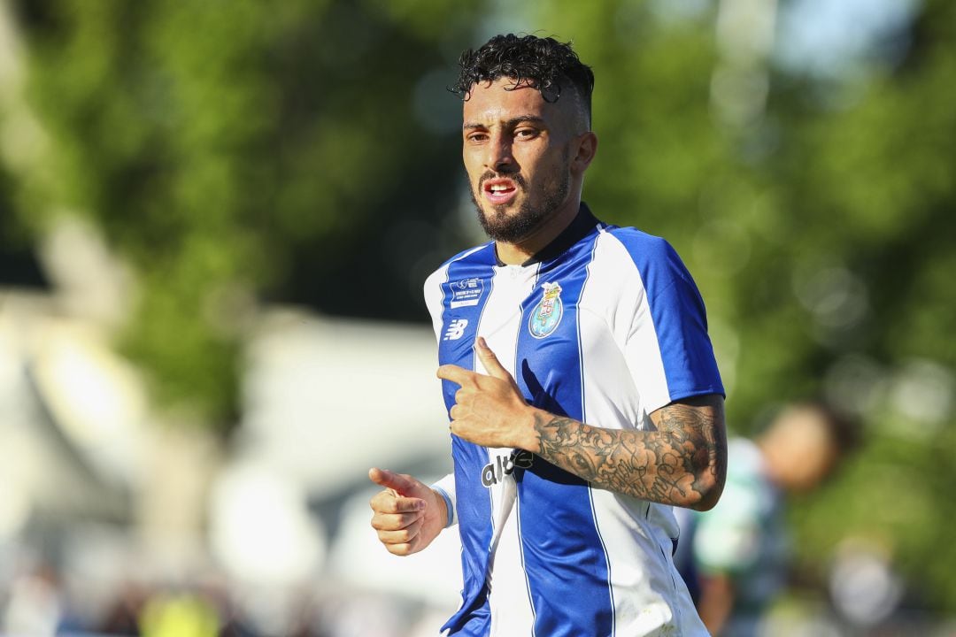 Alex Telles con la camiseta del Oporto.