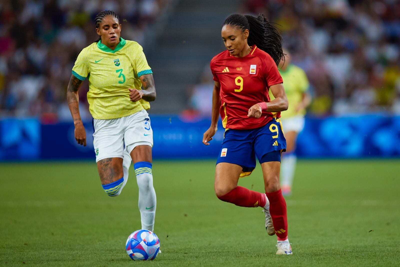 Salma Paralluelo durante el partido contra Brasil