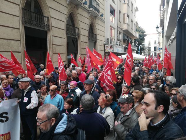 Parte de los manifestantes de CC.OO. y UGT