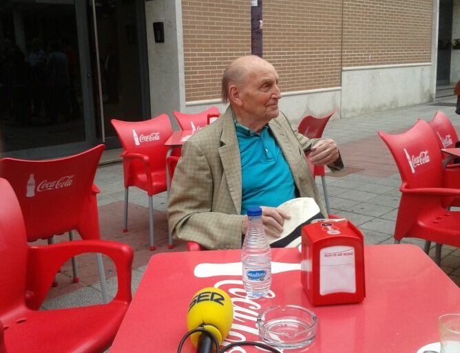 Marcos Ana, junto al centro cívico Bailarín Vicente Escudero