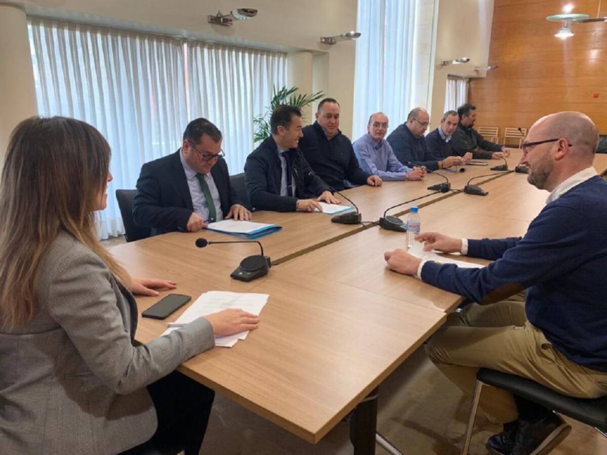 El Ayuntamiento de Murcia subvencionará los taxis eléctricos e híbridos