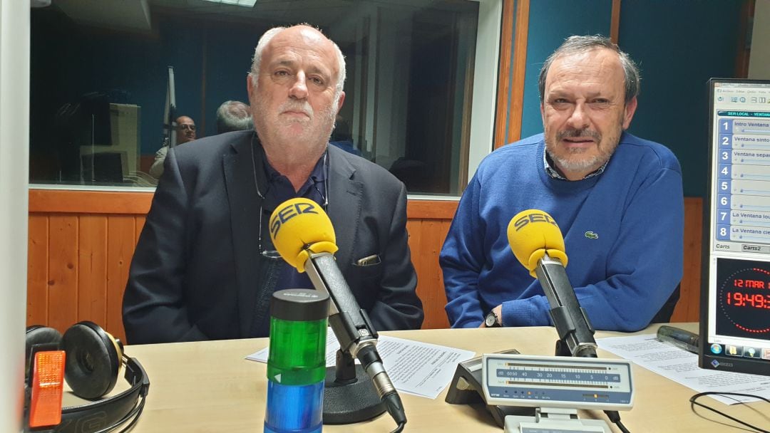 Javier Gómez Acebo y Joaquín Rubio Soler en el estudio de Radio Santander