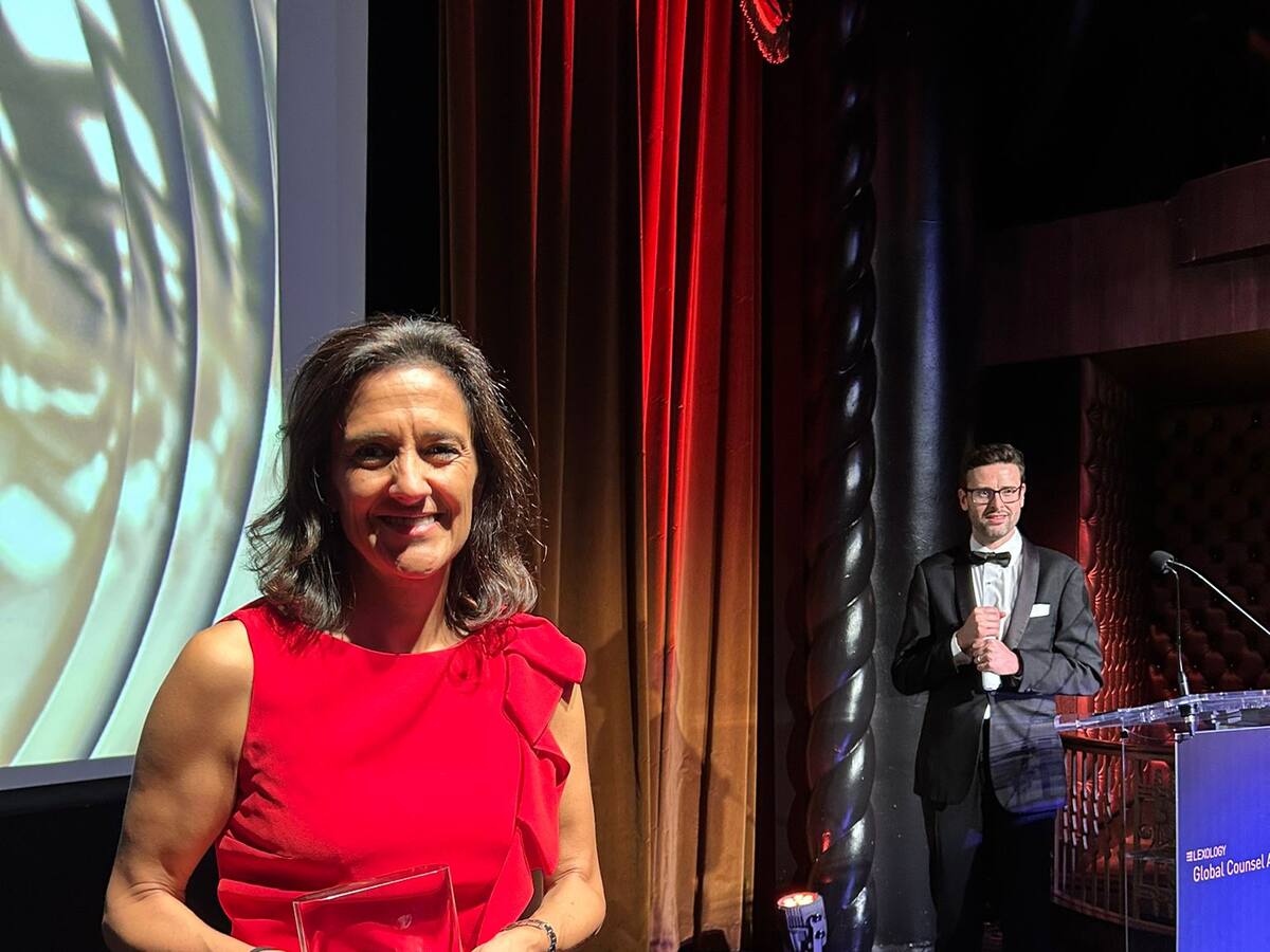 La leonesa Begoña García Rozado recibe el premio a mejor fiscalista del mundo