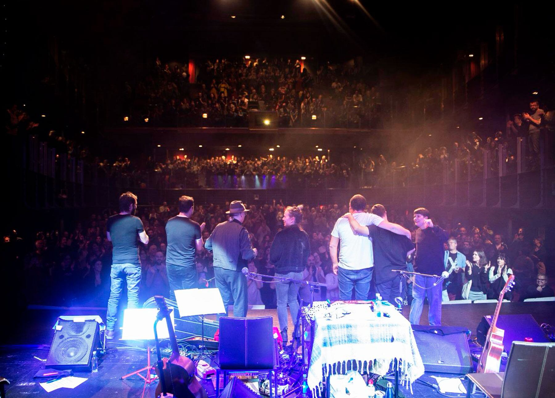 Imatge del final del concert d'Ovidi 4 que va tindre lloc a Barcelona