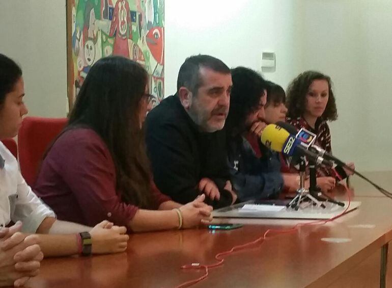 Antonio Jesús García deja el acta de concejal y un tercio de la militancia se da de baja