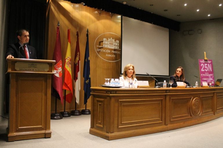 El presidente de la Diputación en el acto por el Día Internacional contra la Violencia Machista