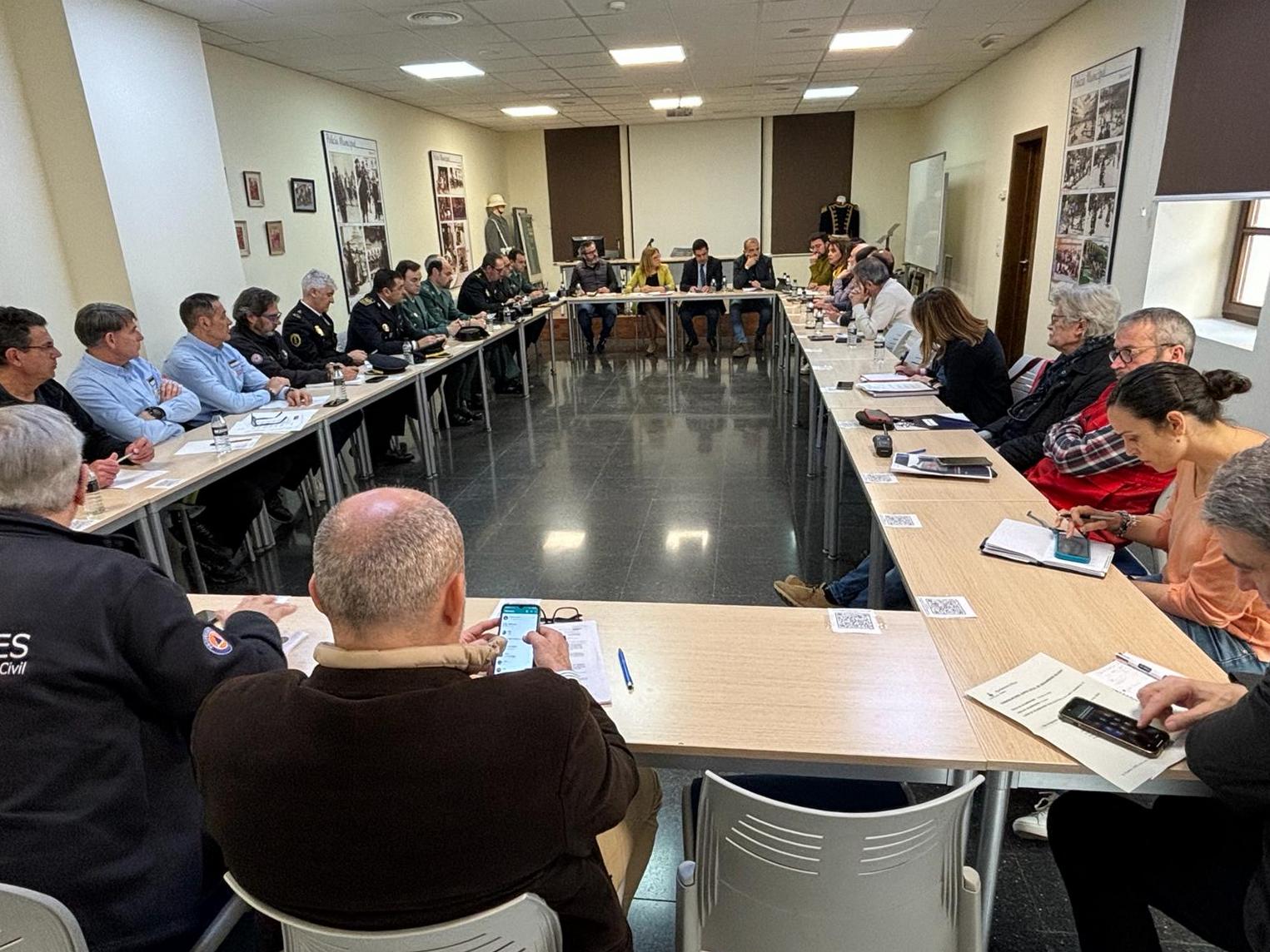 La sede de la Policía Local de Alcoy ha acogido la Junta de Seguridad para las Fiestas de Moros y Cristianos de 2024.