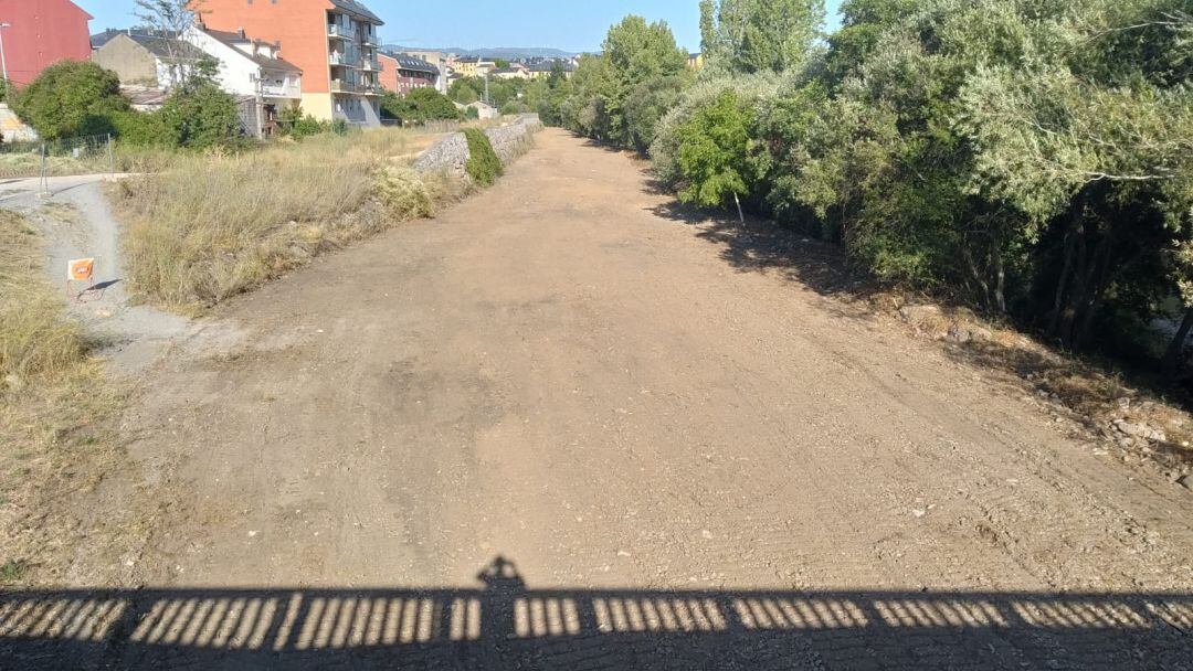 La senda enlazará el puente del Ferrocarril y el polideportivo de Flores del Sil, en Ponferrada