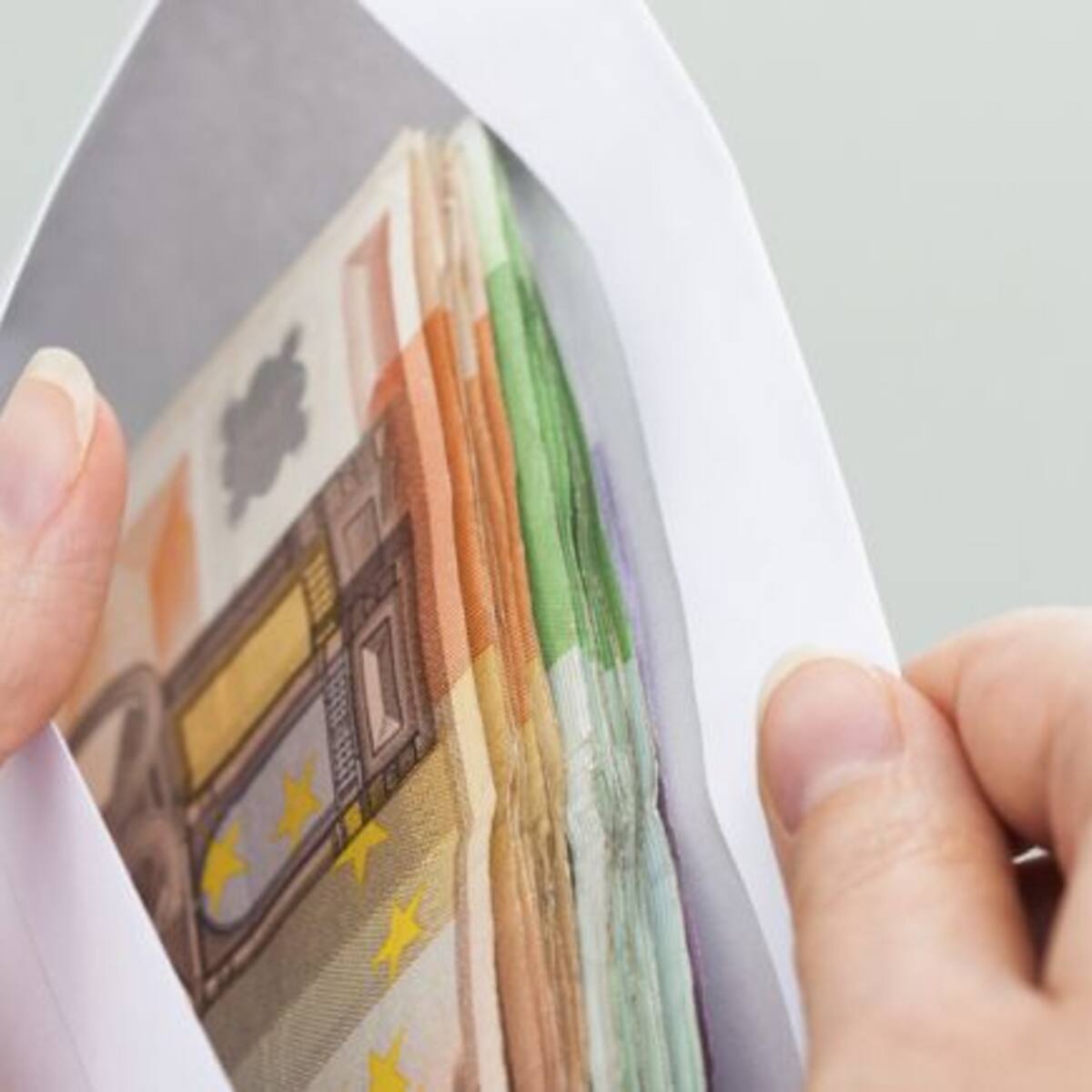 Detenido un menor mientras robaba del buzón de donativos de una iglesia